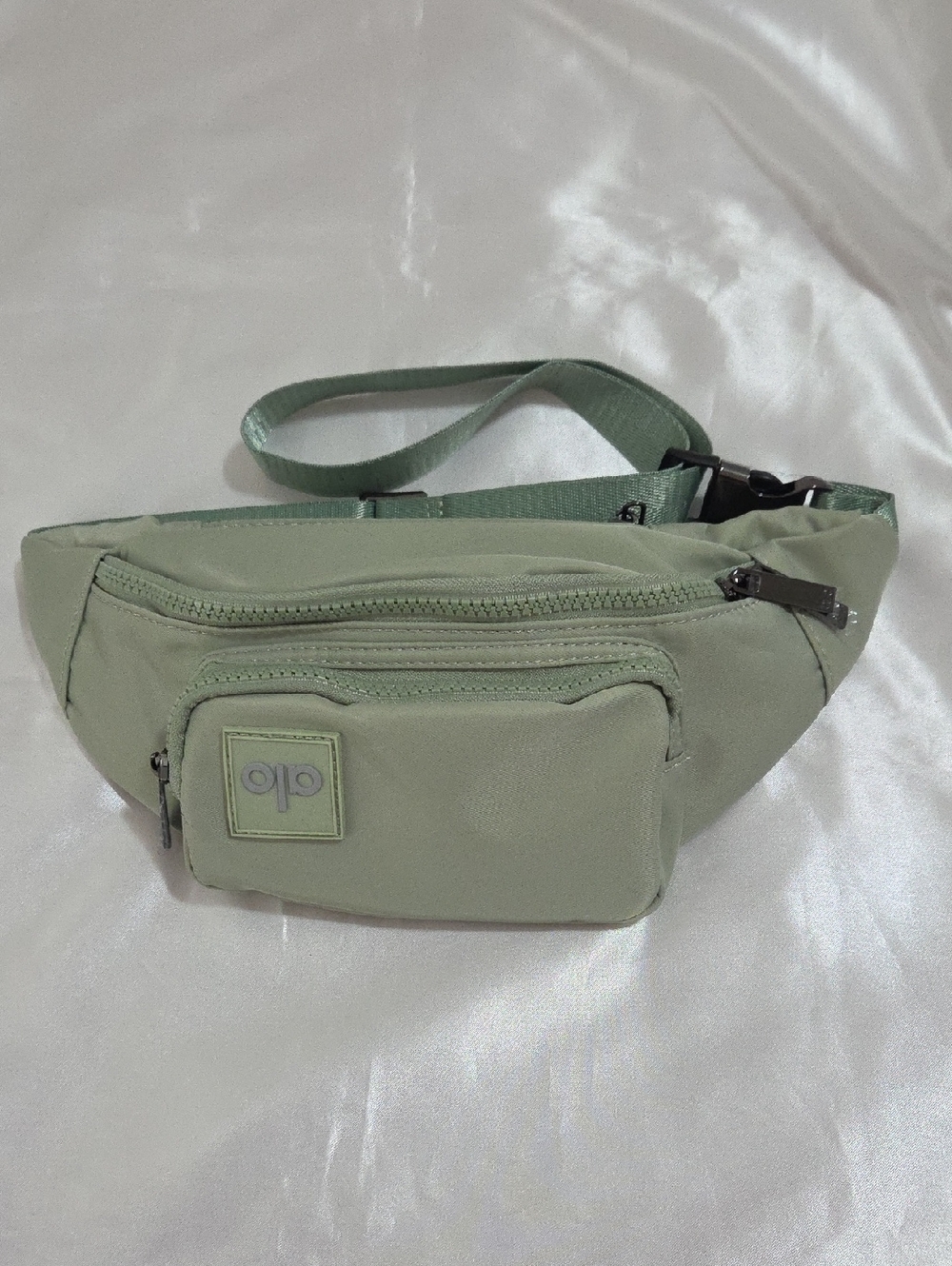 Alo Style Green Crossbody Belt Bag Fanny Pack Multi Pockey New